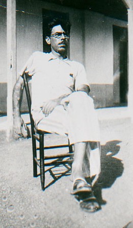 Dyonélio Machado no Pátio da Prisão de Bananeiras em 1935