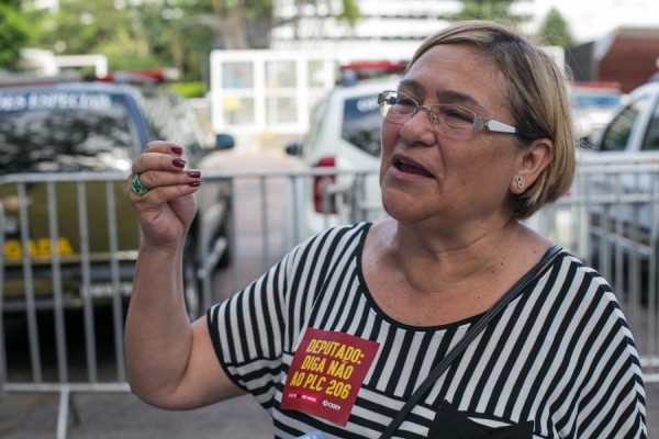 28/12/2015 - PORTO ALEGRE, RS, BRASIL - ALRS amanhece bloqueada para acesso de sindicalistas contrarios ao porjetos do governo | Foto: Caroline Ferraz/Sul21