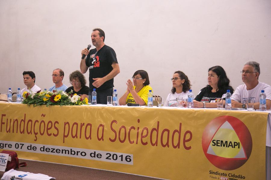 Claudir Nespolo, presidente da CUT-RS, convocou servidores para o ato unificado do dia 13 de dezembro. (Foto: Guilherme Santos/Sul21)
