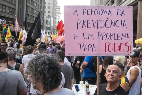 Resultado de imagem para 71% dos brasileiros são contra reforma da Previdência, mostra Datafolha