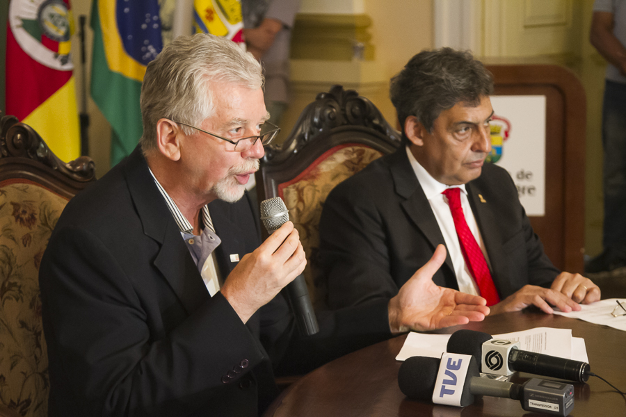 Ao lado do vice, Sebastião Melo, prefeito José Fortunati anunciou 11 novos nomes de sua administração|Foto: Filipe Castilhos/Sul21