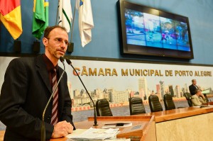 Projeto de autoria do vereador Marcelo Sagarbossa chegou a começar discutido na sessão desta quarta-feira|Foto: Matheus Piccini/CMPA