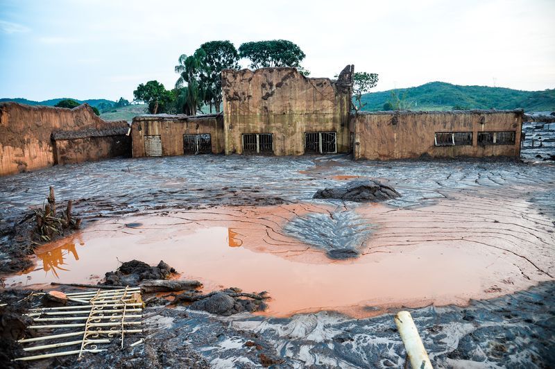 A expectativa é que a lama decorrente da barragem de rejeitos da Samarco chegue ao Espírito Santo ainda hoje| Foto: Antonio Cruz/ Agência Brasil