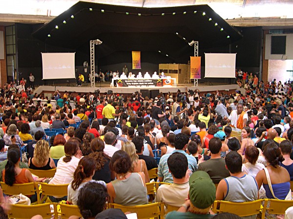 O auditório Araújo Viana lotou para ouvir a mesa sobre "Os novos Quixotes" | Foto: Repositório FSM