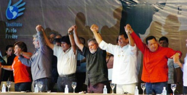 Os cinco presidentes latino-americanos reunidos em mesa histórica durante o FSM 2009 | Imagem: Jornal do Senado/Reprodução