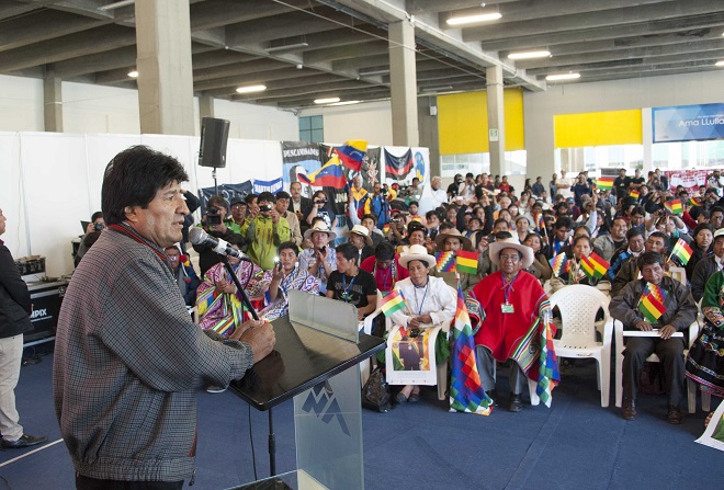 Centenas de ativistas de Bolívia, Argentina, Venezuela, Chile, entre outros países, estão reunidos em La Paz | Foto: Freddy Zarco/ABI