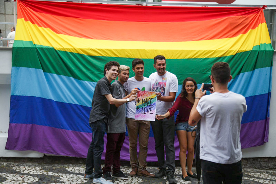 26/01/2016 - PORTO ALEGRE, RS, BRASIL - Movimento LGBT protesta contra o deputado federal Jair Bolsonaro (PP) recebido pela ALRS | Foto: Guilherme Santos/Sul21