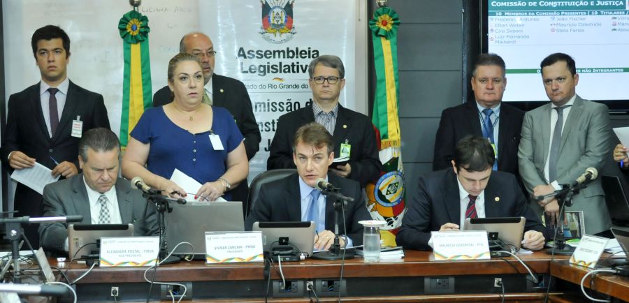 O adiamento da votação dos projetos foi justificado pelos parlamentares pela “complexidade” dos mesmos e “pela situação financeira do Estado”. (Foto: Vinicius Reis/AL-RS)