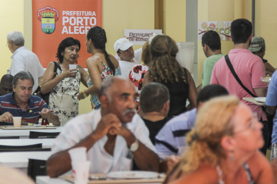 25/02/2016 - PORTO ALEGRE, RS, BRASIL - Restaurante Popular definitivo é aberto na Rua Santo Antonio, 64, no bairro Floresta. | Foto: Joana Berwanger/Sul21