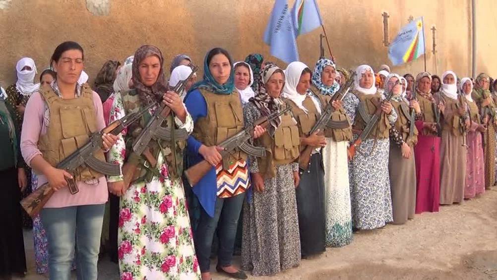 Nos anos 90, quando o movimento curdo mudou sua ideologia, mulheres começaram a lutar com armas nas montanhas. (Fotos: Kurdish Female Fighters Y.P.J.)