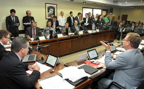 Estacionado na CCJ desde o ano passado, projetos tiveram parecer aprovado pela comissão, na terça-feira|Foto: Vinicius Reis/ALRS