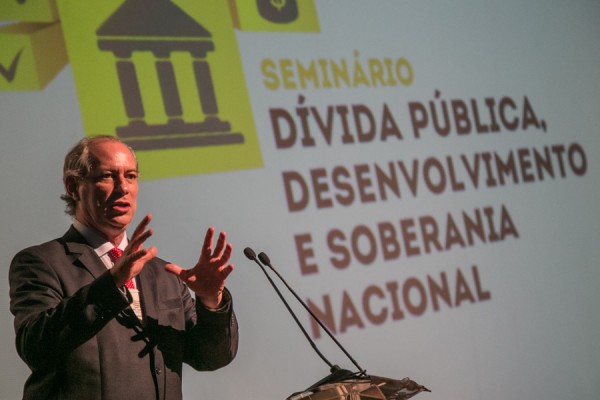 Ex-ministro da Fazenda, Ciro Gomes disse é preciso manter a democracia que o resto se sá um jeito| Foto: Joana Berwanger/Sul21