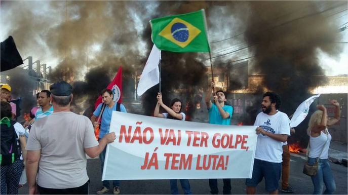Minas Gerais: Cerca de 200 manifestantes do MST e MSTB fecharam a BR 050, em Uberlândia | Foto: Jornalistas Livres/Reprodução