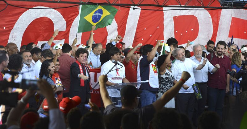 Lula discursou durante manifestação contrária ao impeachment, sábado, em Brasília |Foto: Agência Brasil