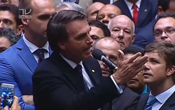 Bolsonaro dedicou voto a favor do impeachment à memória do torturador Brilhante Ustra. Foto: Reprodução/ TV Câmara 