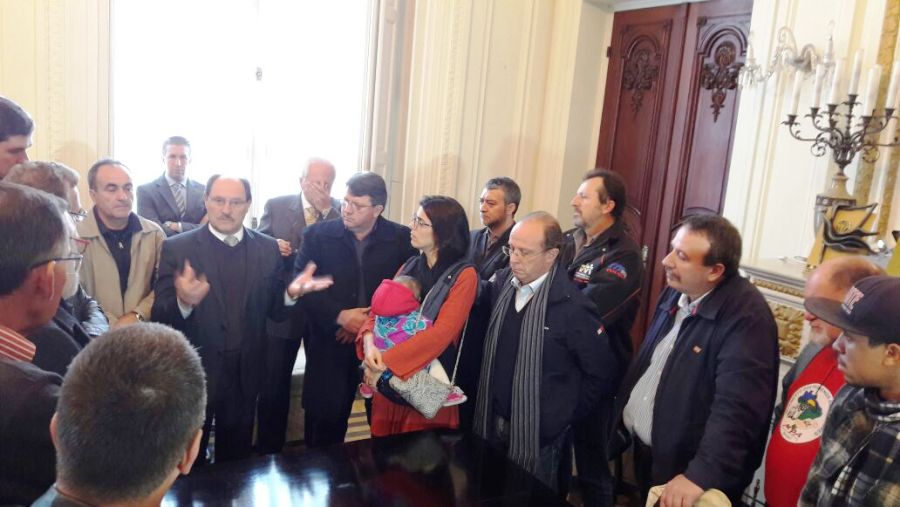 Sartori se reuniu com os parlamentares de oposição nesta segunda | Foto: Marcelo Nepomuceno/Divulgação 