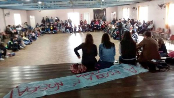 Estudantes fazem assembleia na escola Nossa Senhora da Assunção, em Caçapava do Sul | Foto: Divulgação 