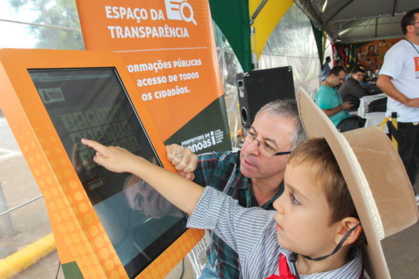 Totens interativos permitem que população acesse informações | Foto: Prefeitura de Canoas