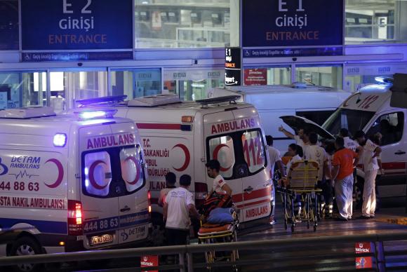 Dupla explosão em aeroporto de Istambul, na Turquia | Foto: EPA/Sedat Suna/Agência Lusa
