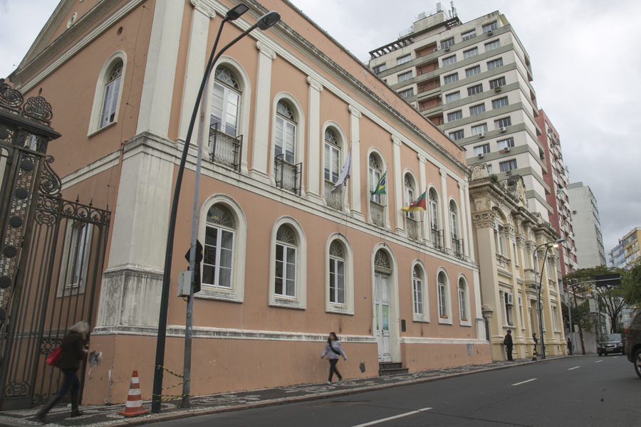 06/07/2016 - PORTO ALEGRE, RS - Prédios mais antigos de Porto Alegre / Casa Junta, Rua Duque de Caxias, 1029. Foto: Joana Berwanger/Sul21