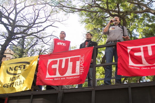 Claudir Nespolo, presidente da CUT-RS, convocou sindicatos para ato dia 16 de agosto, em frente à Fiergs. (Foto: Maia Rubim/Sul21)
