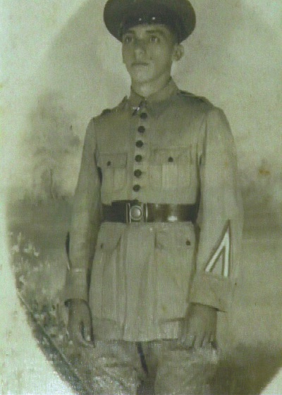 Manoel Raymundo em 1955, com o uniforme do Exército. - Acervo de família