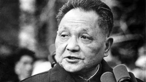 Deng Xiaoping, quando disputou os rumos do dragão chinês, no Congresso do PC Chinês de 1982, para o bem e para o mal, convenceu os seus pares que "plano" e "mercado" são apenas instrumentos e não distinções fundamentais entre socialismo e capitalismo.