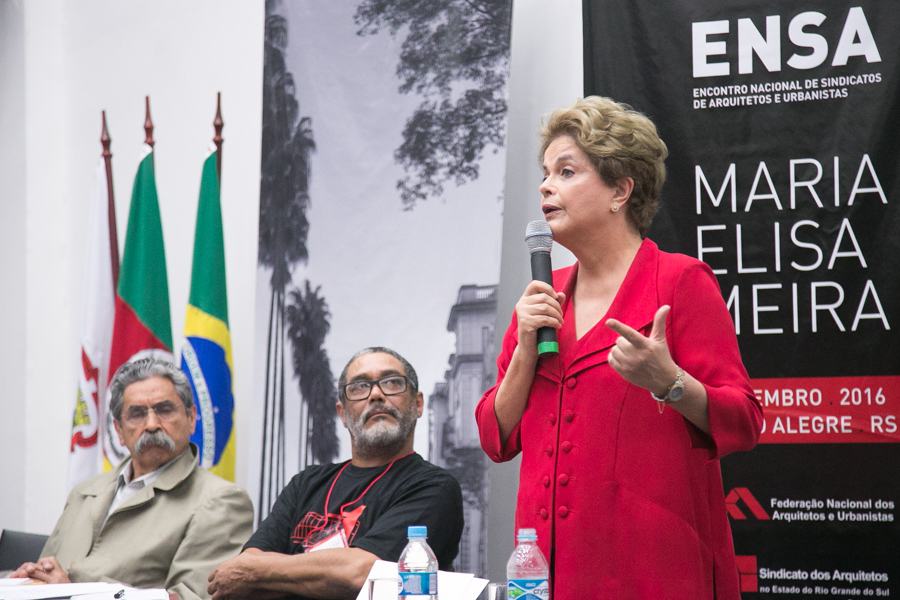 Dilma Rousseff e Olívio Dutra participaram de um painel sobre neoliberalismo e globalização no 40º Encontro Nacional dos Sindicatos de Arquitetos e Urbanistas. (Foto: Guilherme Santos/Sul21)