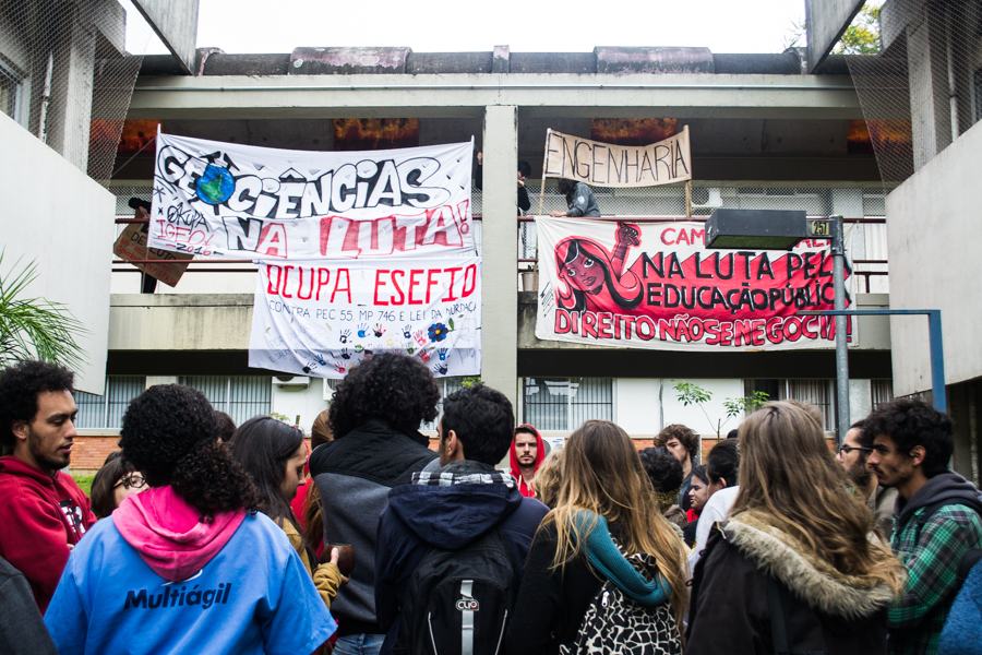 18/11/2016 - PORTO ALEGRE, RS - Reitoria se reúne no ILEA, Campus do Vale, com estudantes que ocupam prédios da UFRGS. Foto: Maia Rubim/Sul21