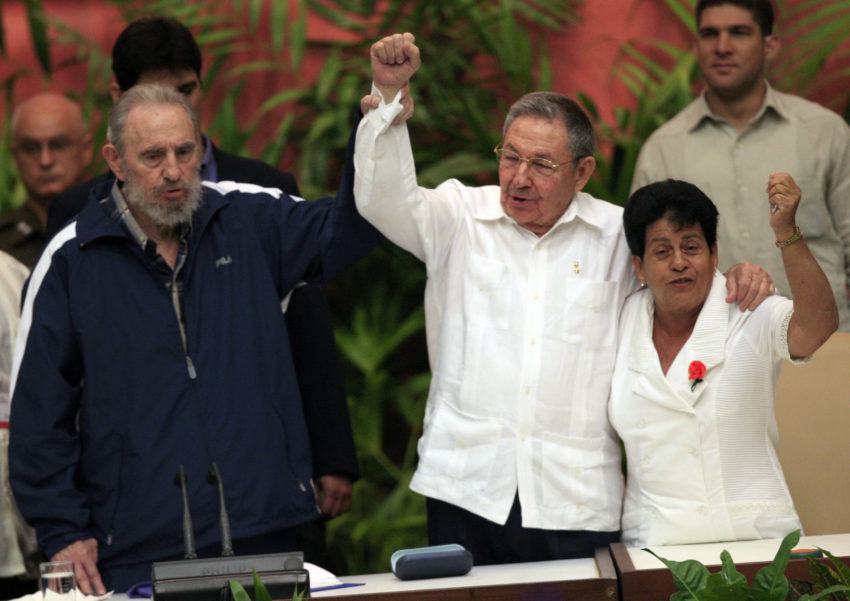 Fidel com seu irmão, Raúl Castro. Foto: Ismael Francisco/ Cubadebate 