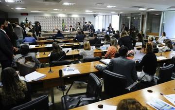 Relator manteve o ponto contestado sobre a contratação de profissionais com 'notório saber'. MARCOS OLIVEIRA/AGÊNCIA SENADO 