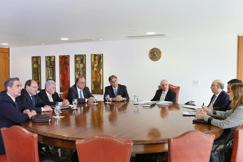 Reunião com governadores incluiu presidente da República e o ministro da Fazenda, Henrique Meirelles | Foto: Luiz Chaves/Palácio Piratini