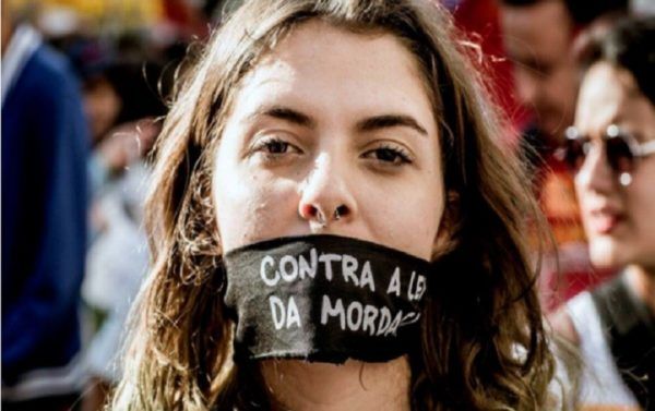 Resultado de imagem para Abraço Brasil lança campanha nacional contra o projeto Escola Sem Partido