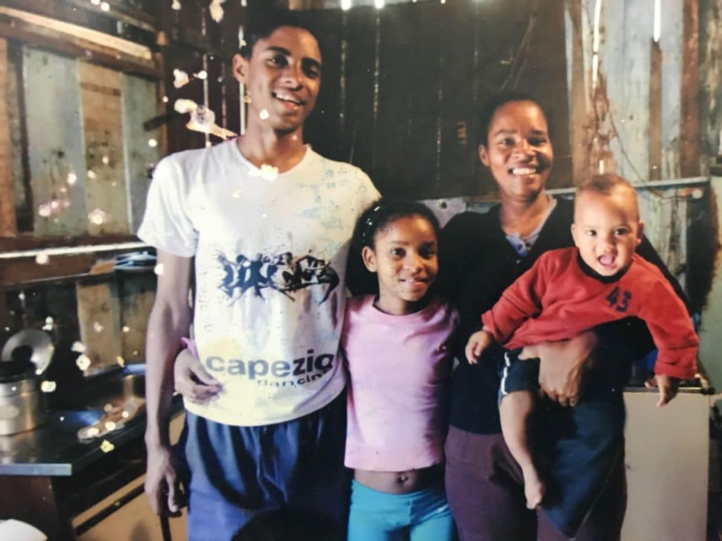 Gabriel e sua família. Foto: Arquivo pessoal
