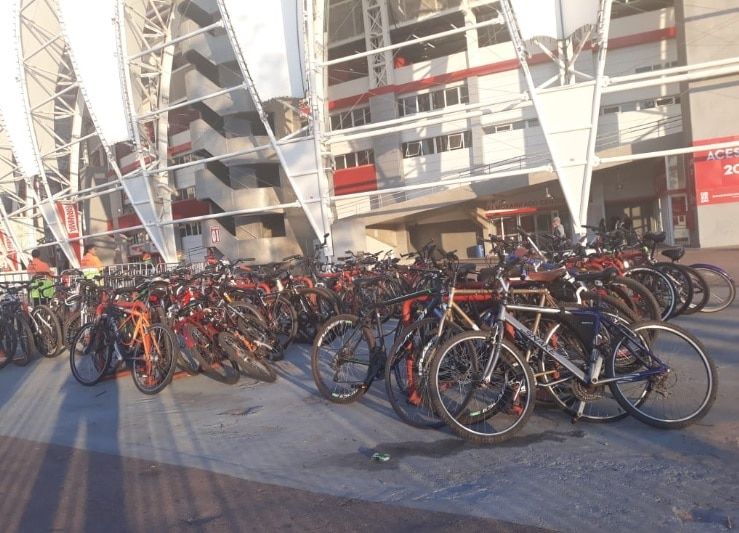 Bicicletas lotam estacionamento do Beira-Rio na partida contra o Corinthians | Foto: Reprodução/Twitter/Internacional