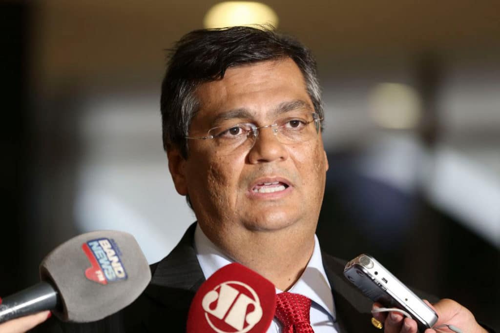 Flávio Dino dribla EUA e Bolsonaro para levar 107 respiradores da ...