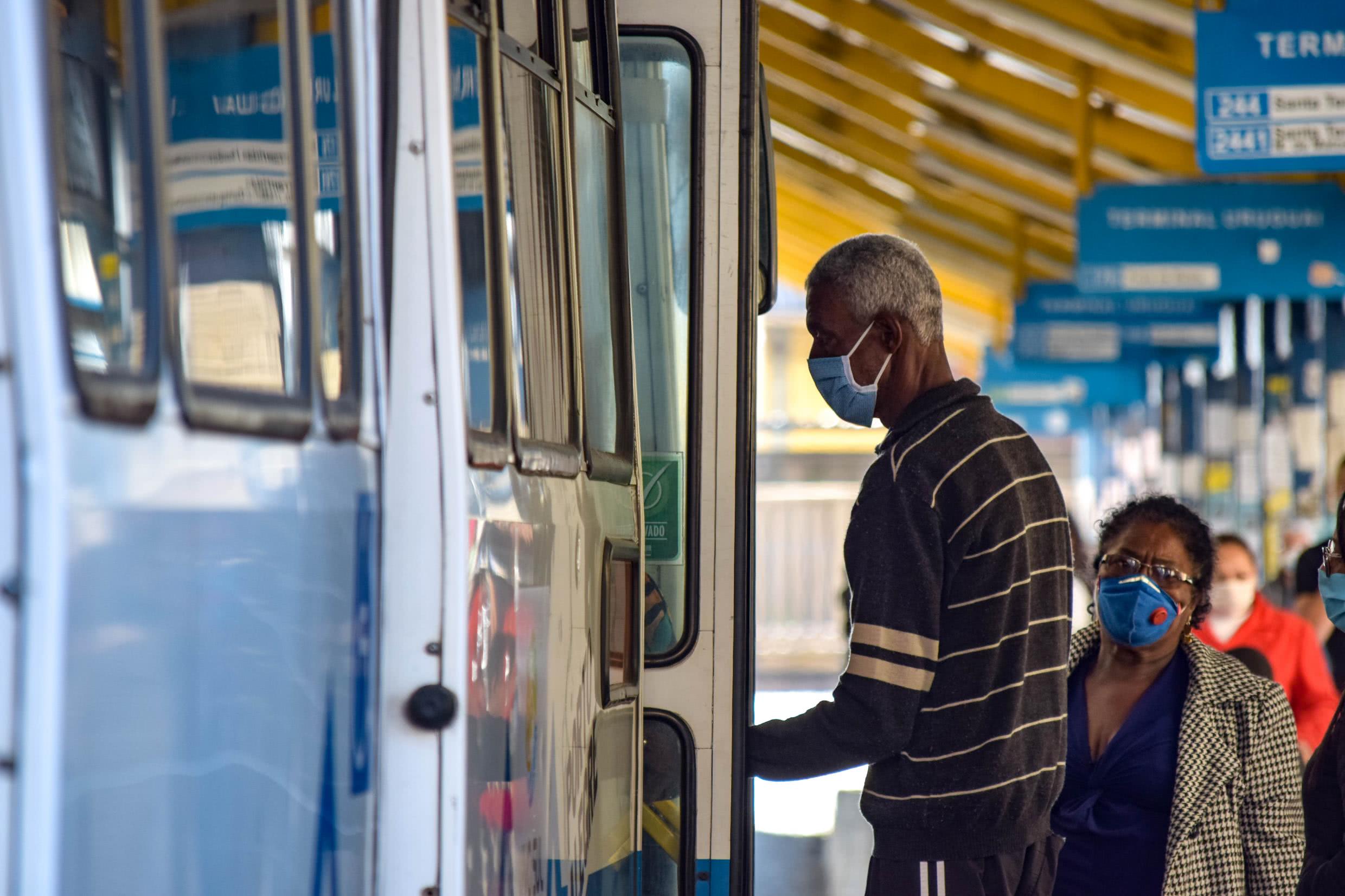 Bom Dia Rio Grande, EPTC aumenta horários de 11 linhas de ônibus em Porto  Alegre